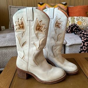 Vintage? Frye Sabrina Campus Floral White Boots